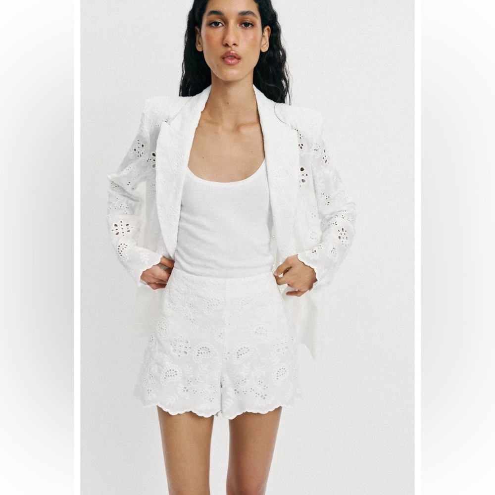 Zara White Embroided  High Waist Shorts